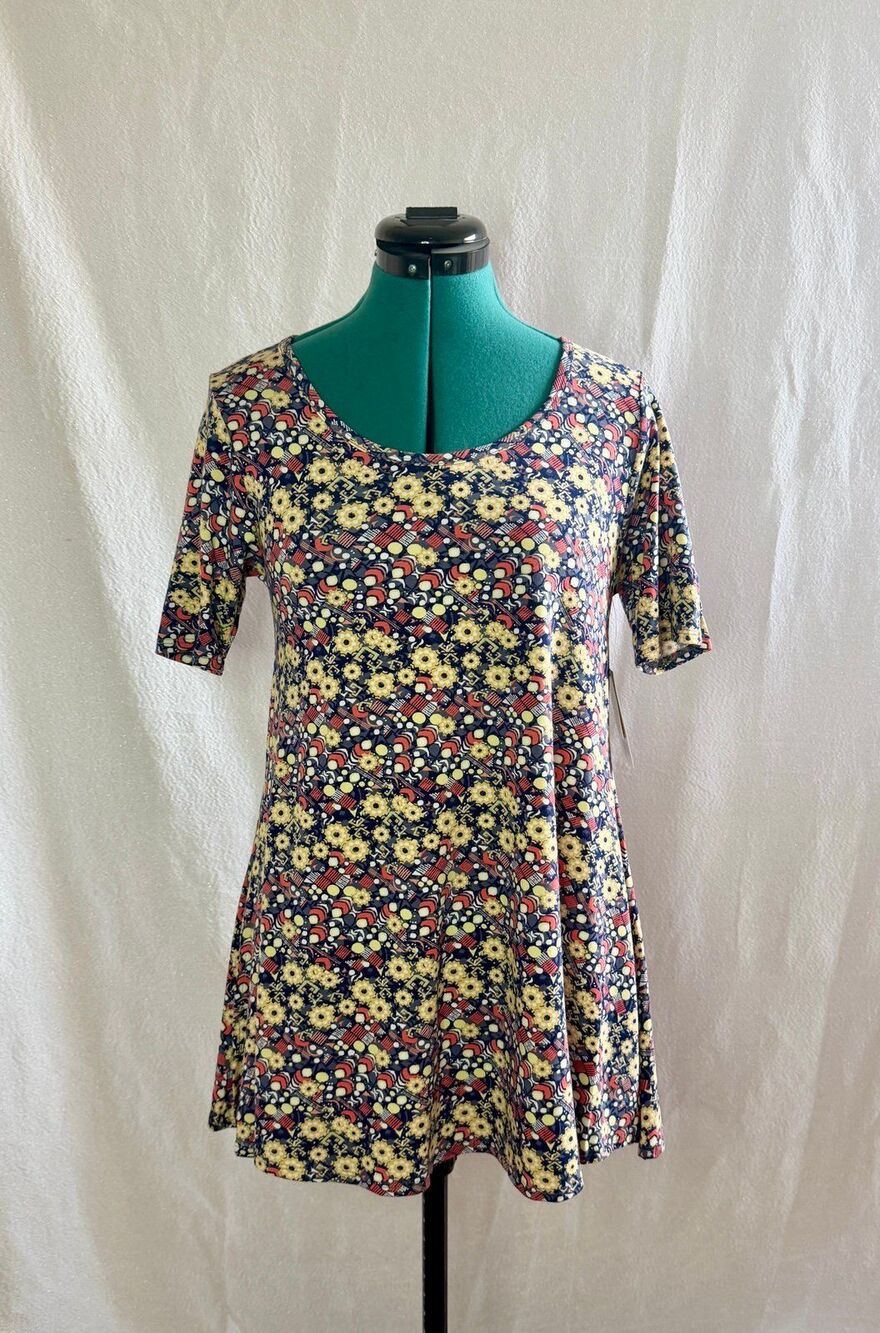 NWT Lularoe Perfect T size XS.